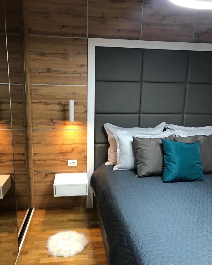 Lux Apartman 33 Kragujevac Kültér fotó