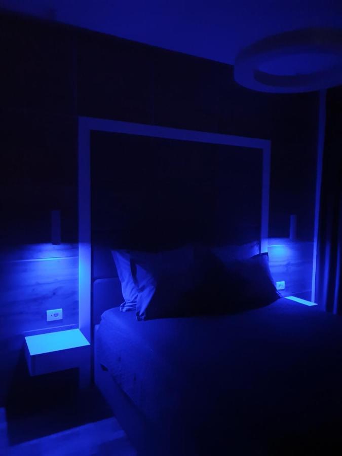 Lux Apartman 33 Kragujevac Kültér fotó