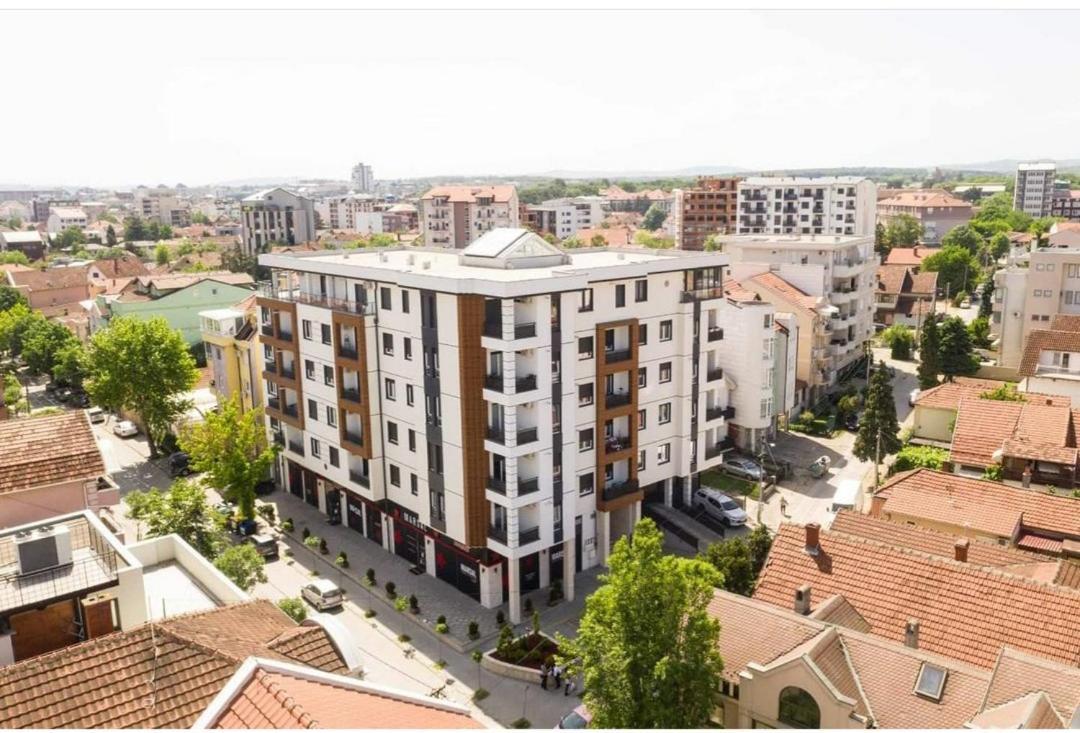 Lux Apartman 33 Kragujevac Kültér fotó