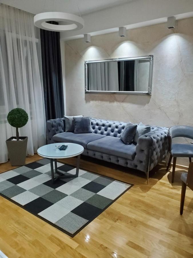 Lux Apartman 33 Kragujevac Kültér fotó