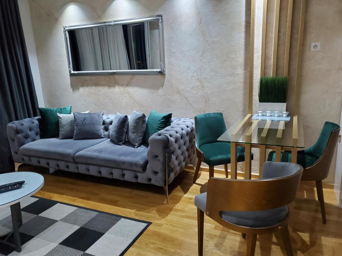 Lux Apartman 33 Kragujevac Kültér fotó